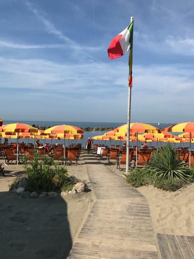Villa Ancora Bilocale à Marina di Massa Extérieur photo