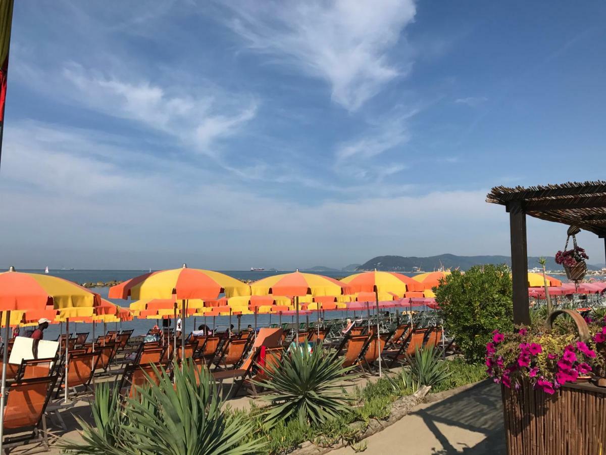 Villa Ancora Bilocale à Marina di Massa Extérieur photo